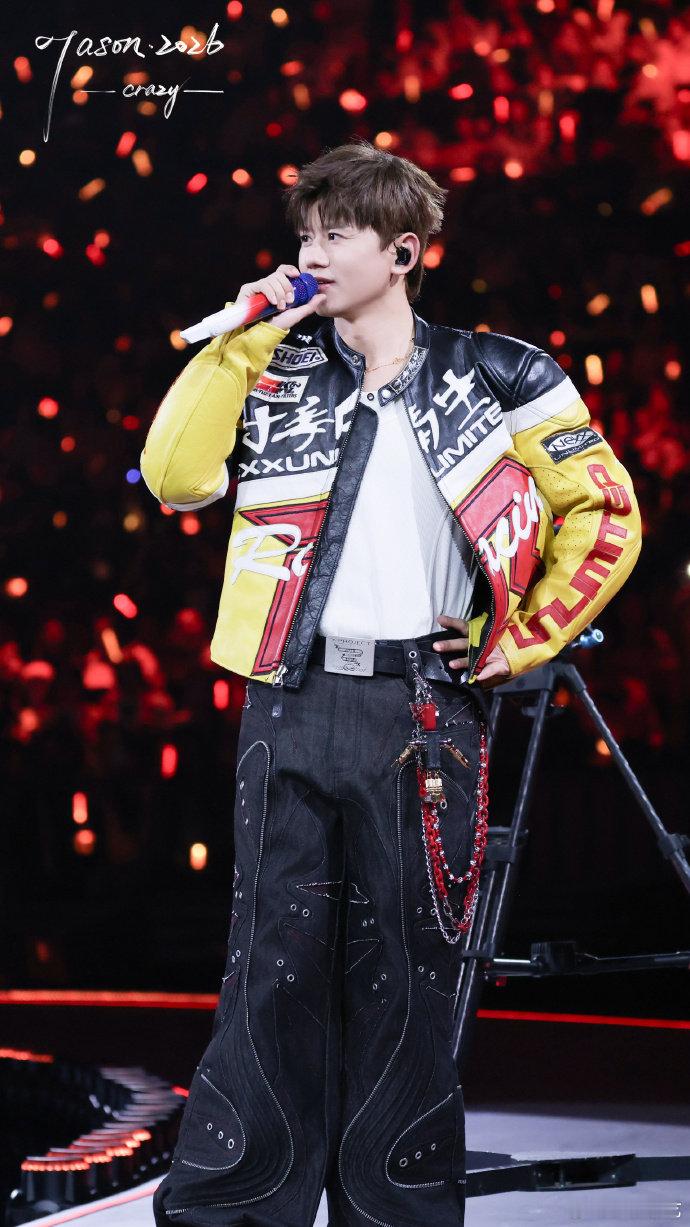 张杰张杰20年的风张杰未LIVE巡回演唱会谁懂啊！张杰的《风》太好听了！新春场龙