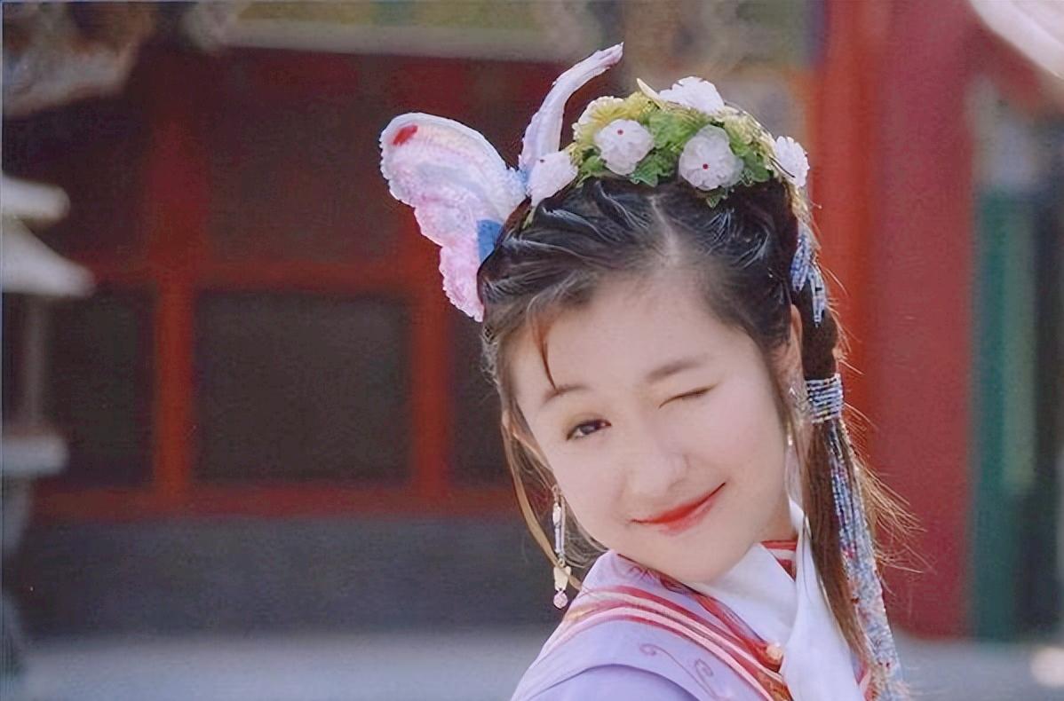 1789年，乾隆65岁才生的小女儿，刚满14岁，就下嫁给和珅的儿子丰绅殷德。
