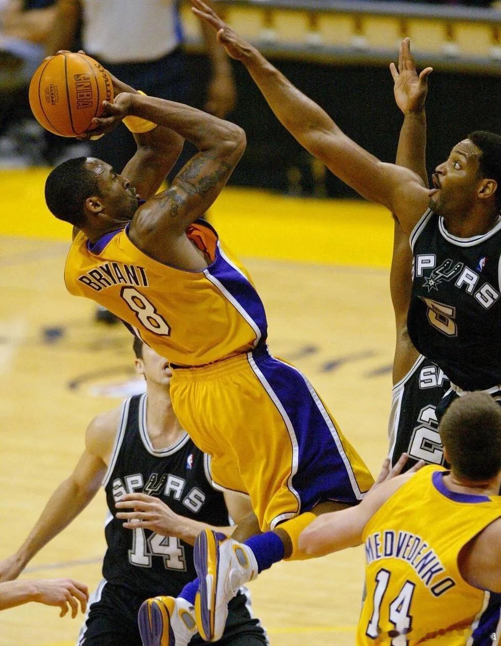 凌晨四点🕓💜💛科比KobeBryant凌晨四点