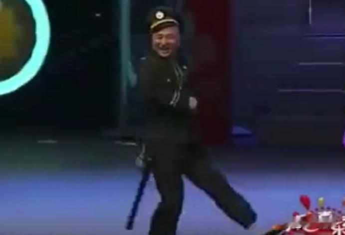 “穿上这身衣服，想罚谁罚谁，我就不信谁敢说个不字儿！”谁能想到，陈佩斯25年前的