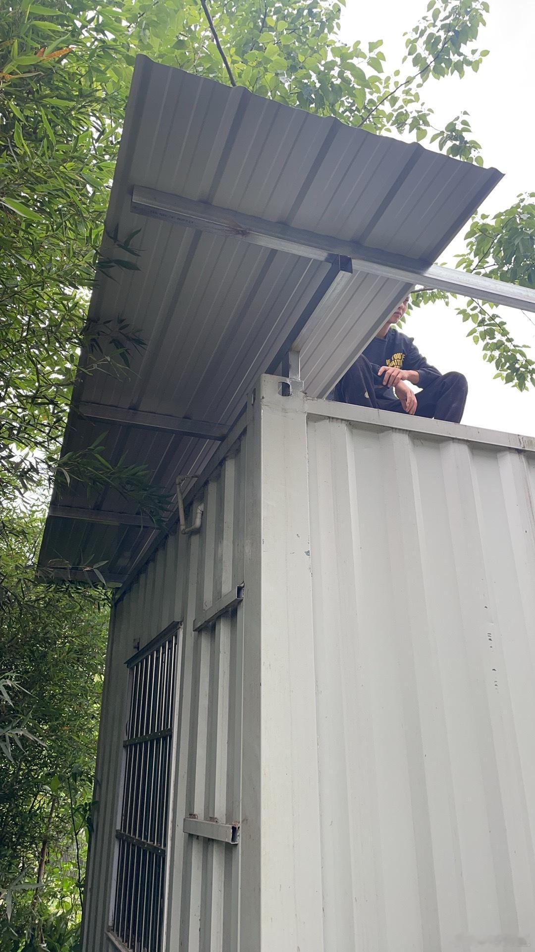 今天还是终于给我的玩具加了个盖子，底座漏水，里面有点受影响，之前就是不想花这钱，