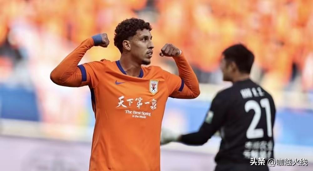 克雷桑，成了26赛季山东泰山队的“队魂”！

3:0战胜辽宁铁人的比赛中，克雷桑