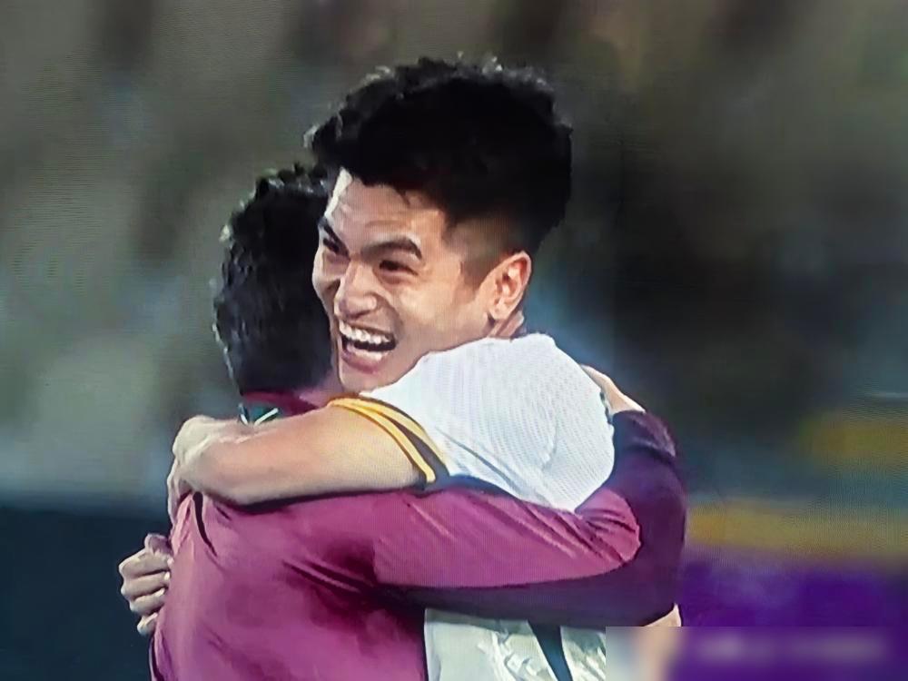 看到越南队整整10个角球最后颗粒无收，我真想问问他们绝望不绝望。

这帮U23的