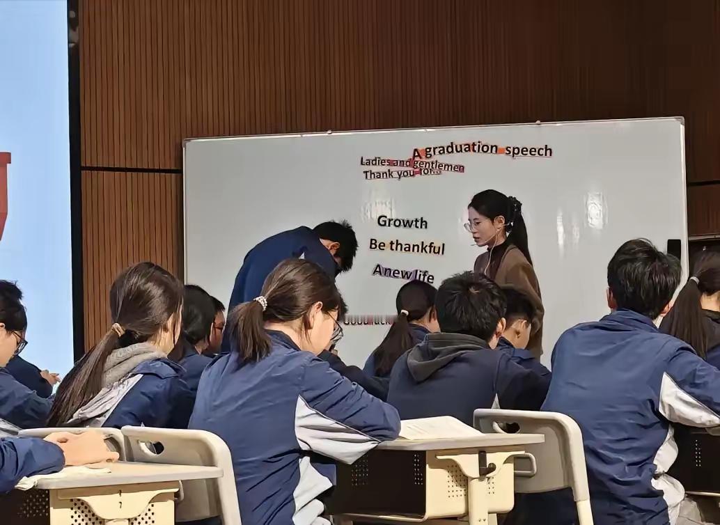 真是一针见血！研究了一辈子古文字的学者黄德宽，早在 2013 年就把公共外语教育
