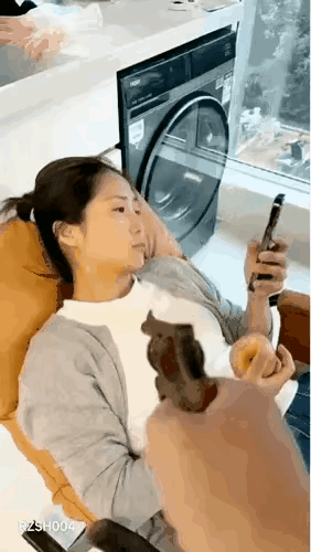 大姐这轻蔑一笑，我以为已经够伤人的！结果她随后说出的话！让大哥无地自容了搞笑 大