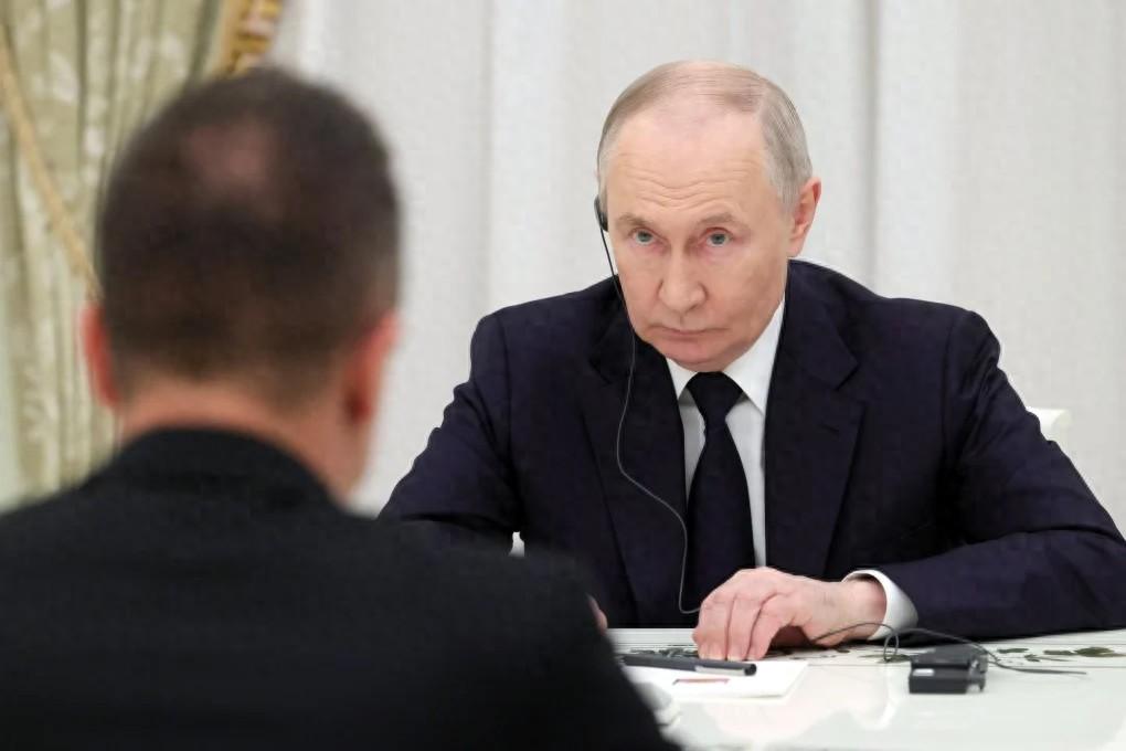 3月6日普京和伊朗总统通了一次电话，本来只是一场常规的外交通话，谁能想到，不到2