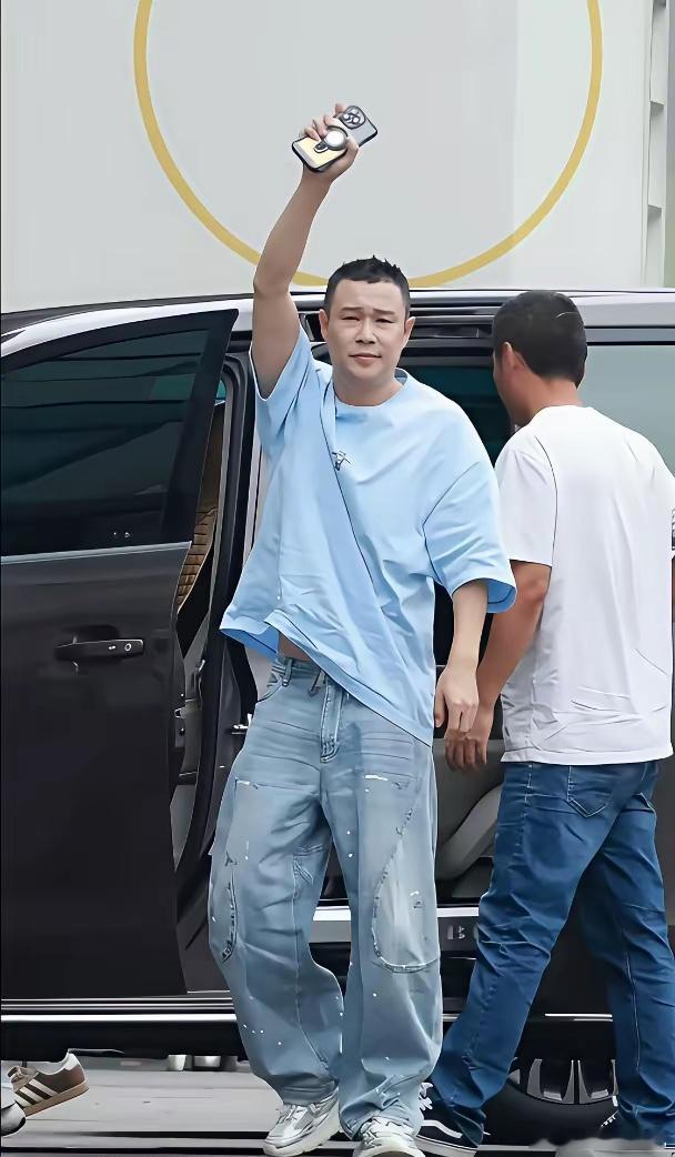 小沈阳头发长出来许多！！！ ​​​