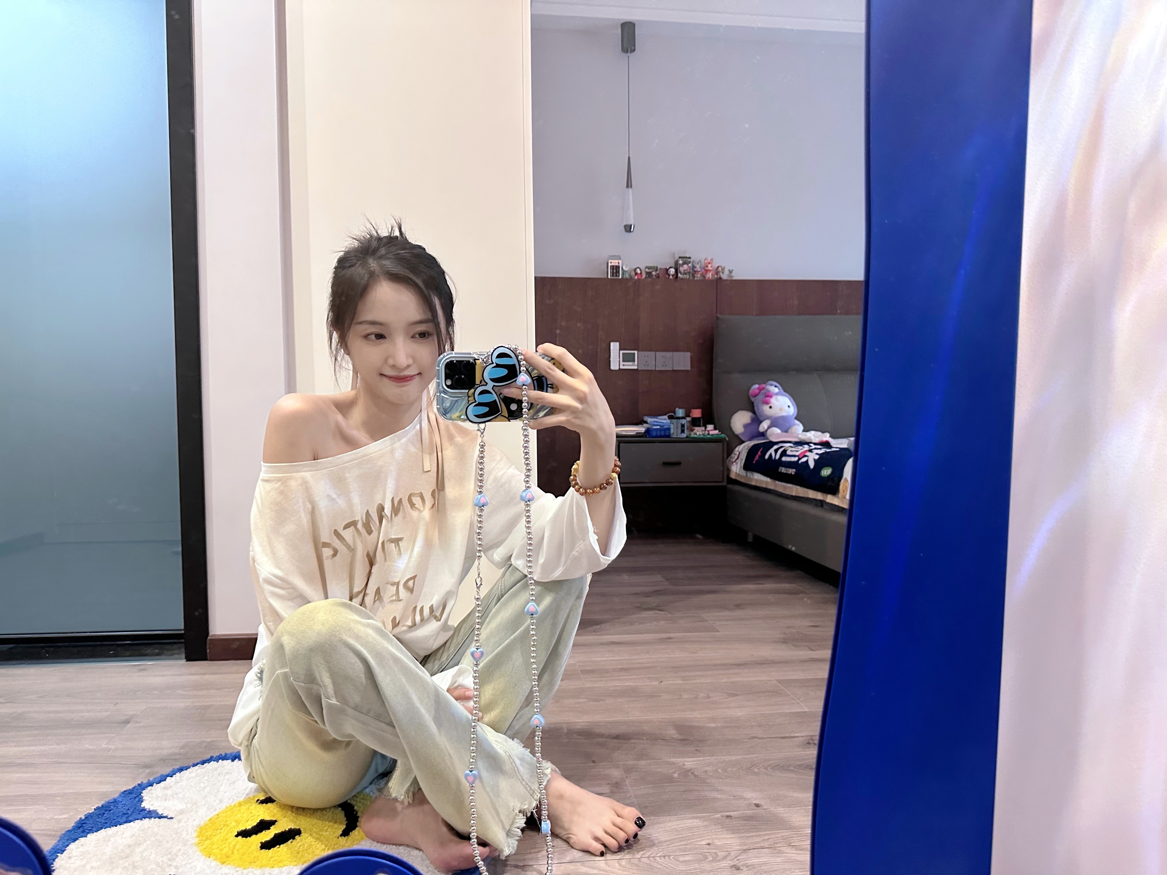 【吴宣仪】👠：光脚 ​​​