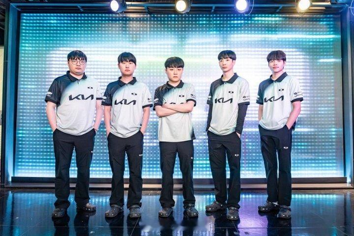 许哥即将破茧！Showmaker仅剩一个Bo5就将杀入S15世界赛明天许哥拿下T