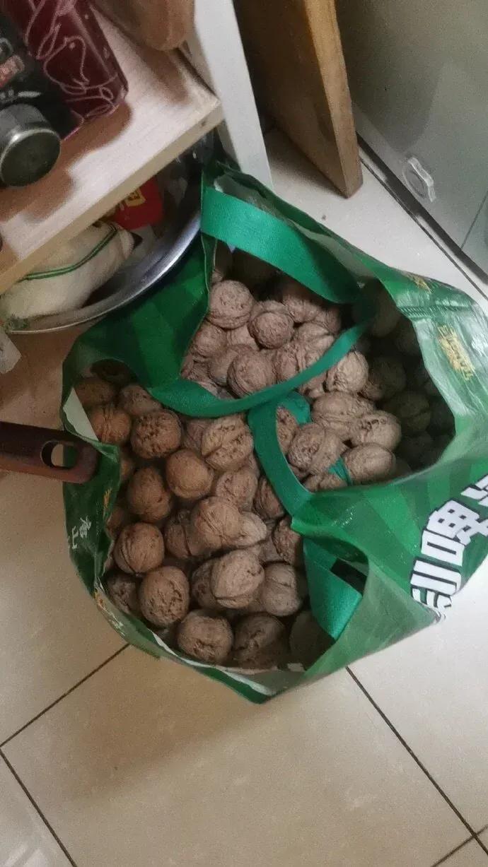 核桃煮鸡蛋真的有那么好的效果？真的有用吗？
最近网上很火的核桃煮鸡蛋，腰膝酸软、