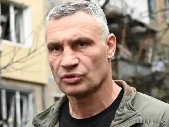 俄罗斯导弹无人机又来了！
乌克兰首都基辅又被炸了！

刚刚
乌克兰基辅市市长
克