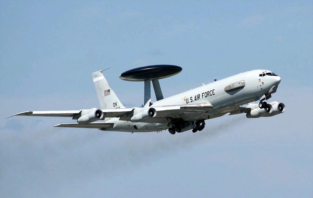 根据2026年3月31日的媒体消息显示，美国空军正从本土调派一架 E-3G“哨兵