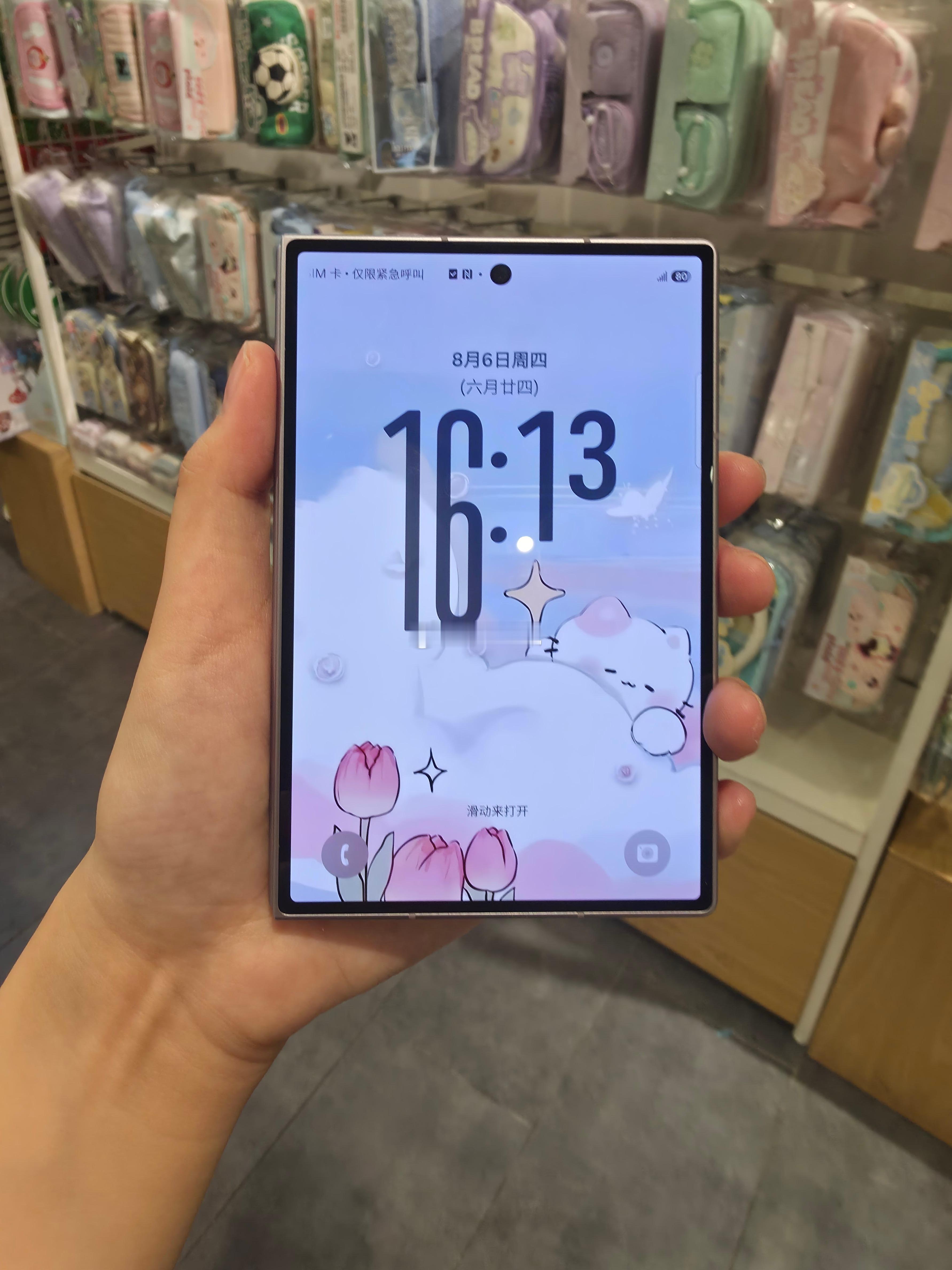 你要问我iPhone Duo值不值，我建议先去摸摸三星 Fold 8。一个是刚出