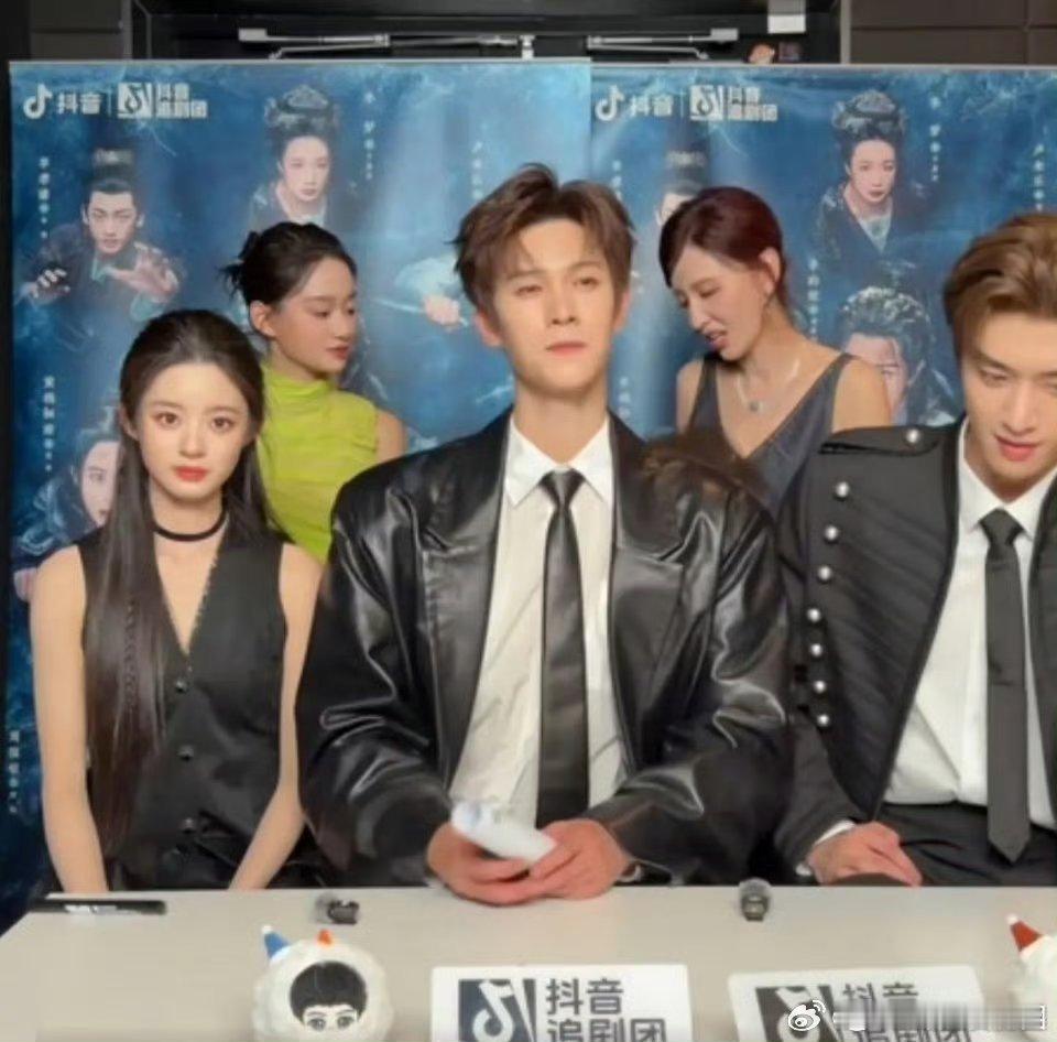 如果是男女主的话应该一起在中吧。。。李昀锐这有点儿抢镜吧， 