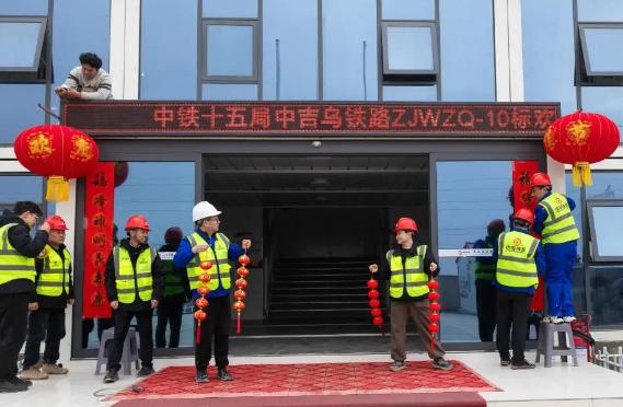 谁都没想到，中吉乌铁路突然提速，中国-中亚陆上大通道快完工了！

7月28日至2