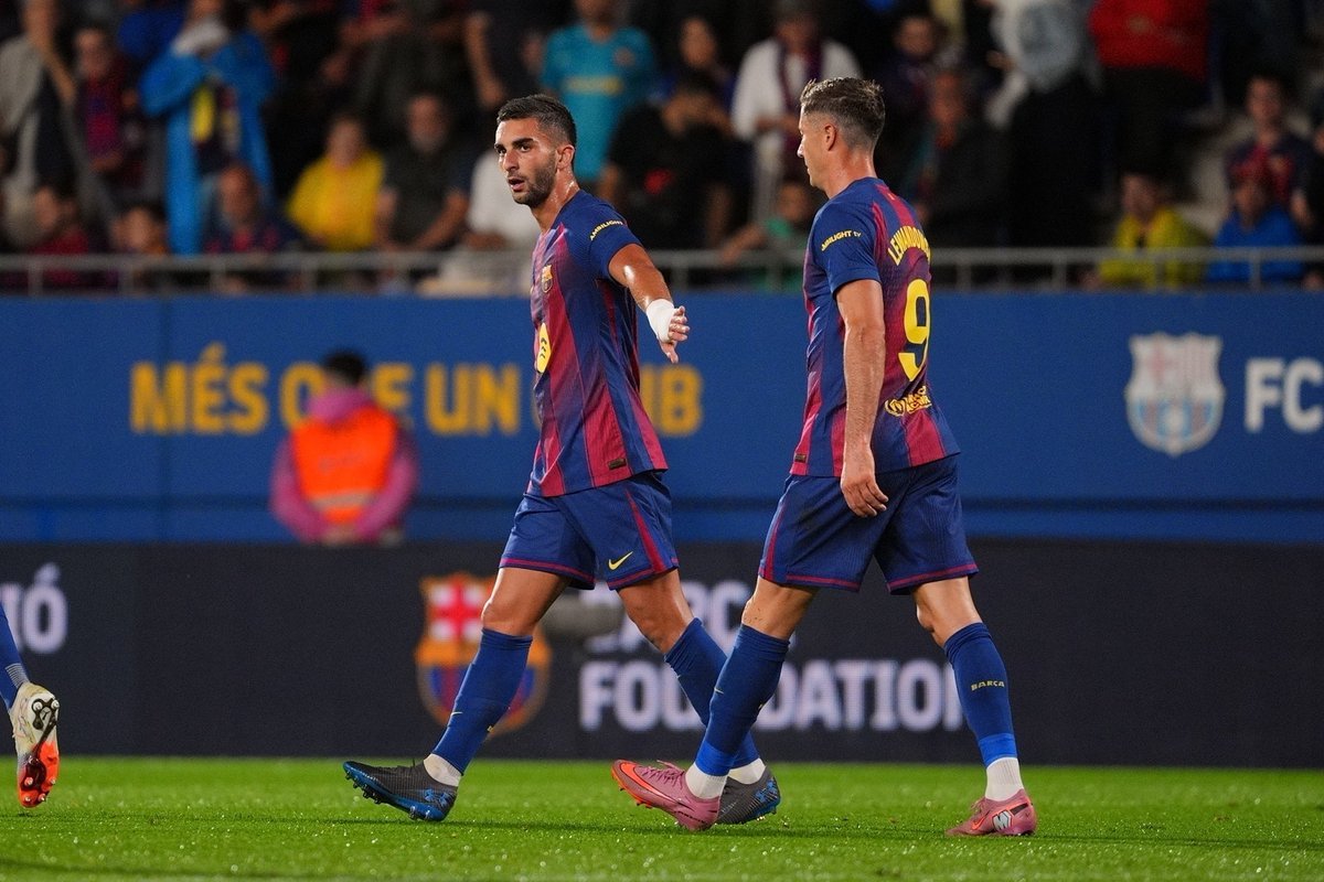 上半场结束：巴塞罗那 2-0 赫塔菲🔴🔵🦈🦈 ​​​