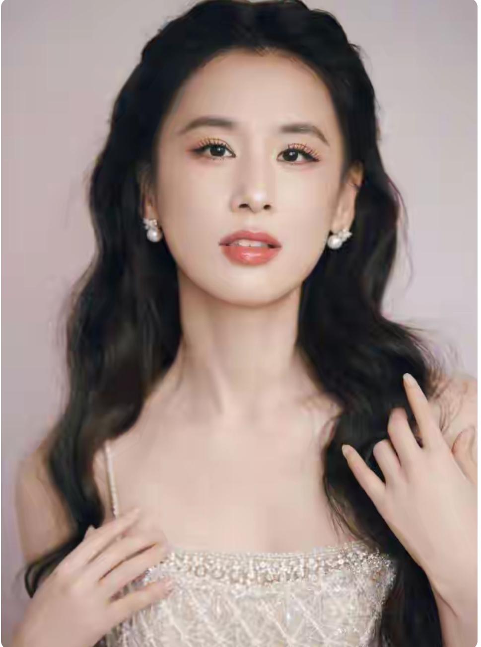 离婚1年，黄圣依最新近况曝光：在瑞士留学，和此前状态差距太大
娱乐 明星