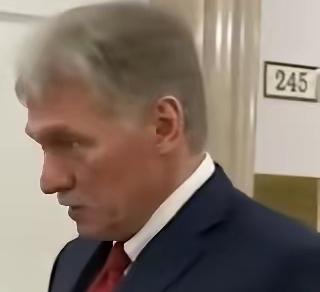 俄罗斯佩斯科夫没事又多喝了二两，出来刷个存在感：乌克兰应该抓紧离开顿巴斯地区，这