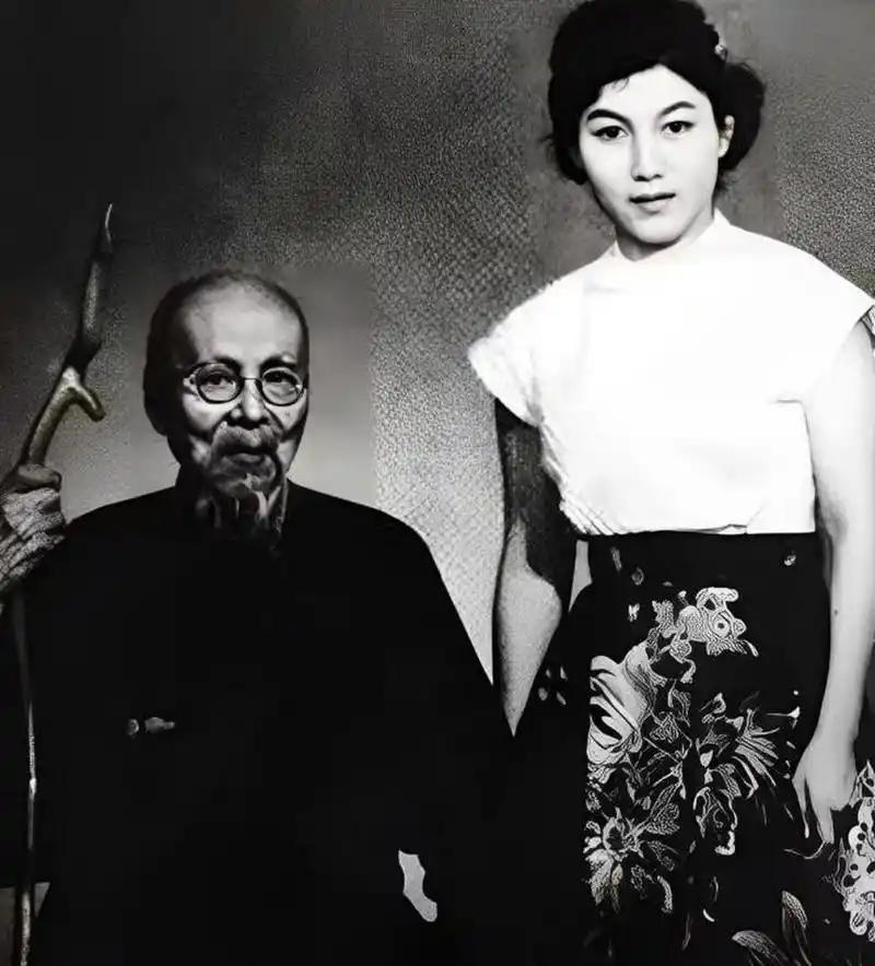 白石老头，既抠搜也大方，得分对谁！
黄永玉首次拜见齐白石老先生，是白石老人的弟子