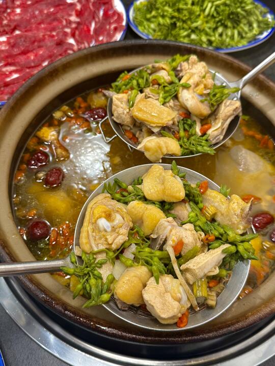 这家鸡煲在杭州没有对手……好正啊！！