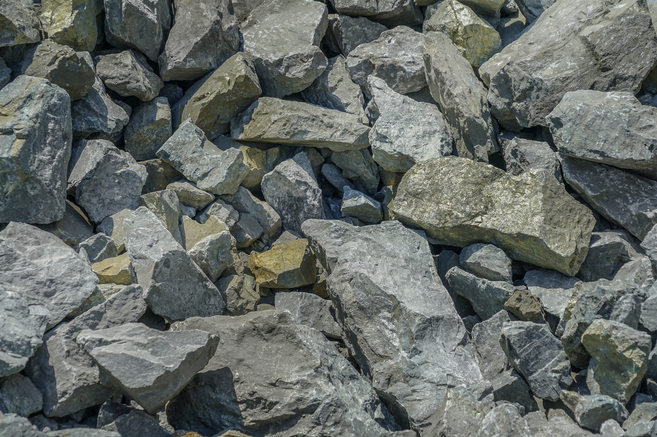 从非洲“挖矿”到港股敲钟，云南铜业巨头募资超10亿港元，80后创始人成亿万富豪