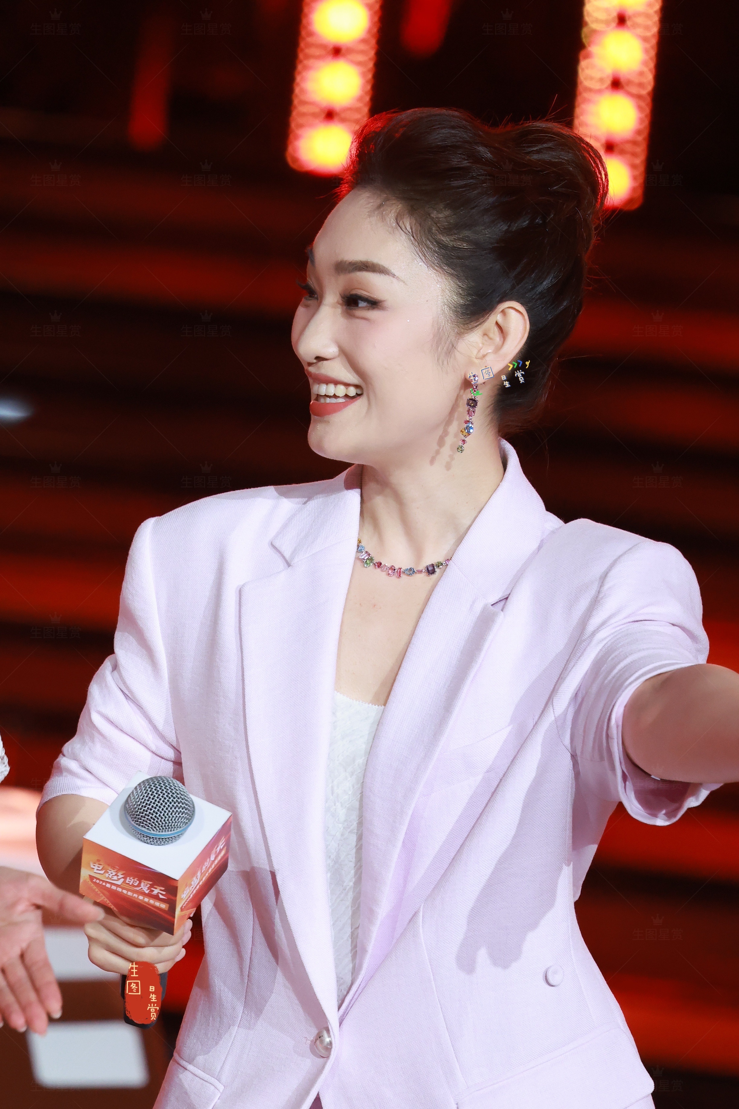 蓝羽今天淡紫西装直接美翻了💜主持电影频道暑期看片会生图2026暑期档电影片单发