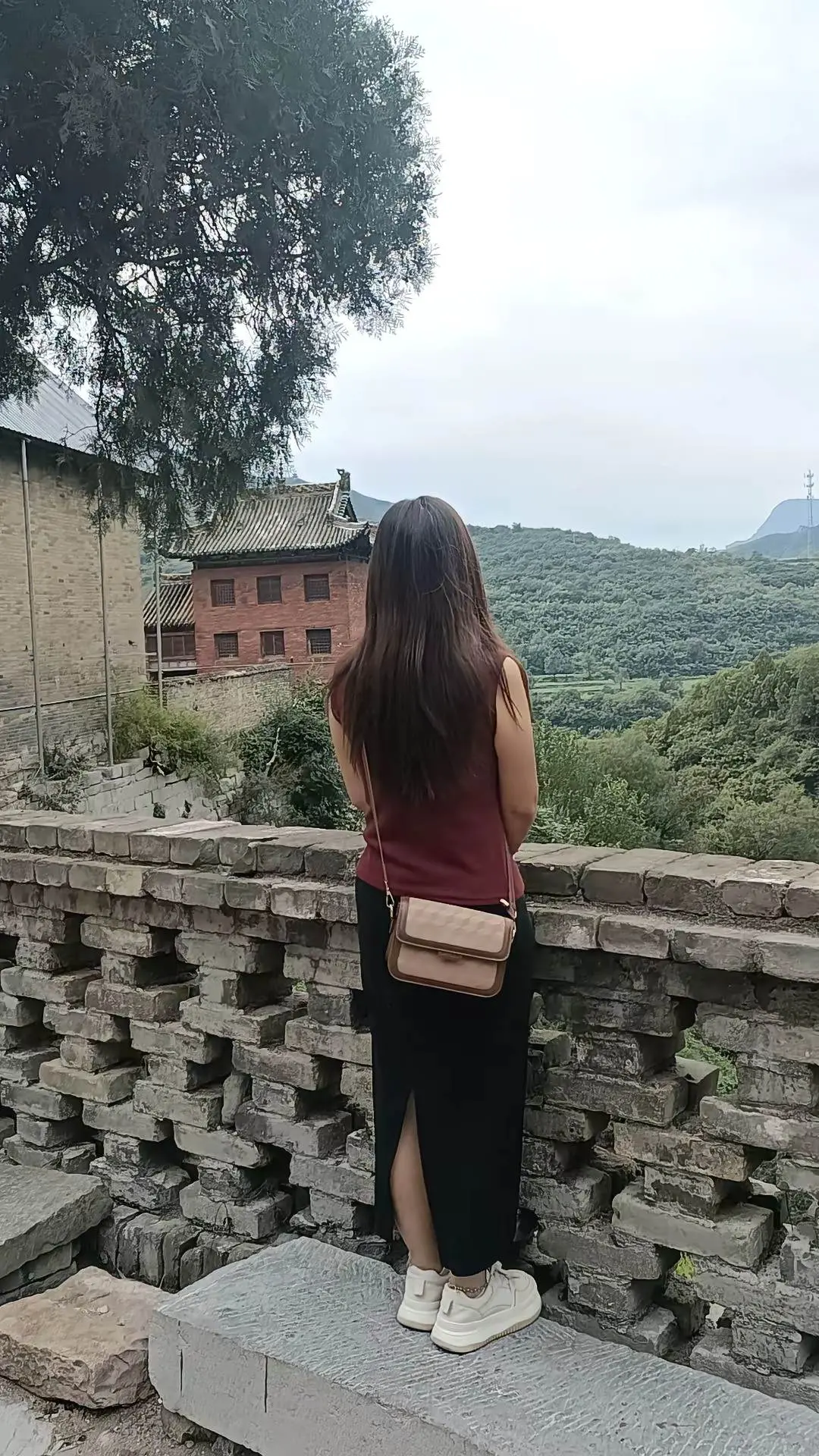 笑容可以瞒过别人，心酸只有自己知道。