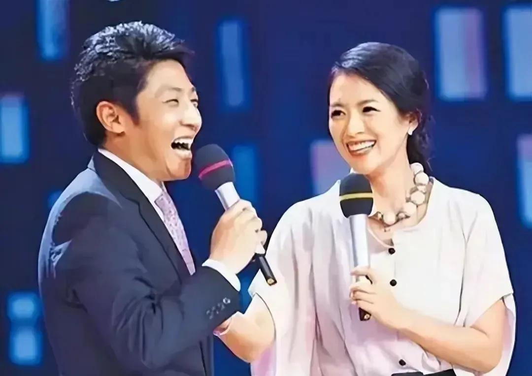 当年的撒贝宁和章子怡，也是让人意难平呀！
为了迎接女神章子怡的到来，撒贝宁穿了几