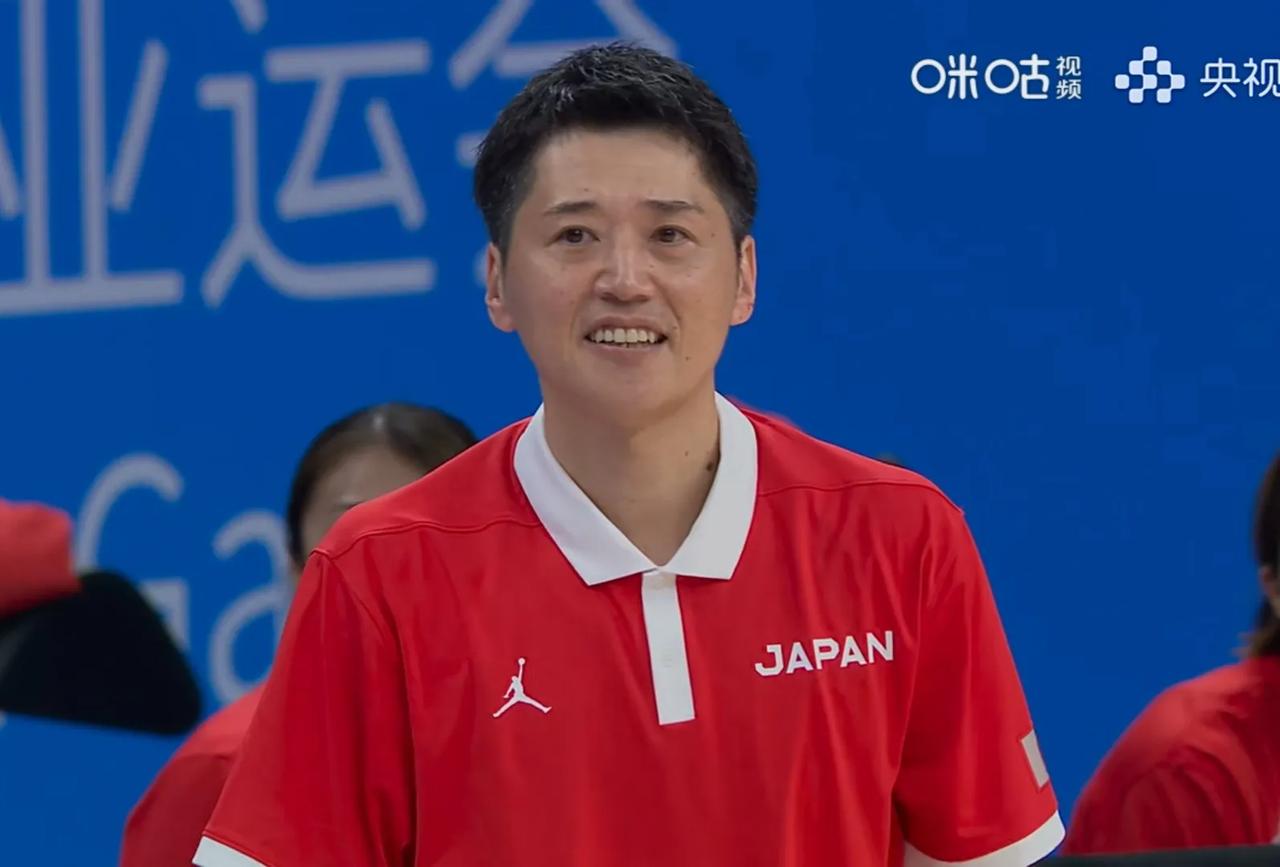 日本女篮81-58韩国，
挺进了女篮决赛，
韩国给日本人留出了，
太多的空位三分