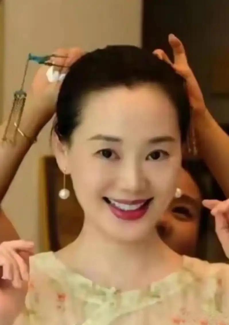 西华：做饭赚7000万，被林依轮宠30年太爽了
 
林依轮老婆西华太牛了！家里厨