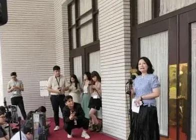 吴思瑶也疯狂了，昨天还嚣张妄言叫嚣地说，民进党还要再战823罢免，尽管更困难，但