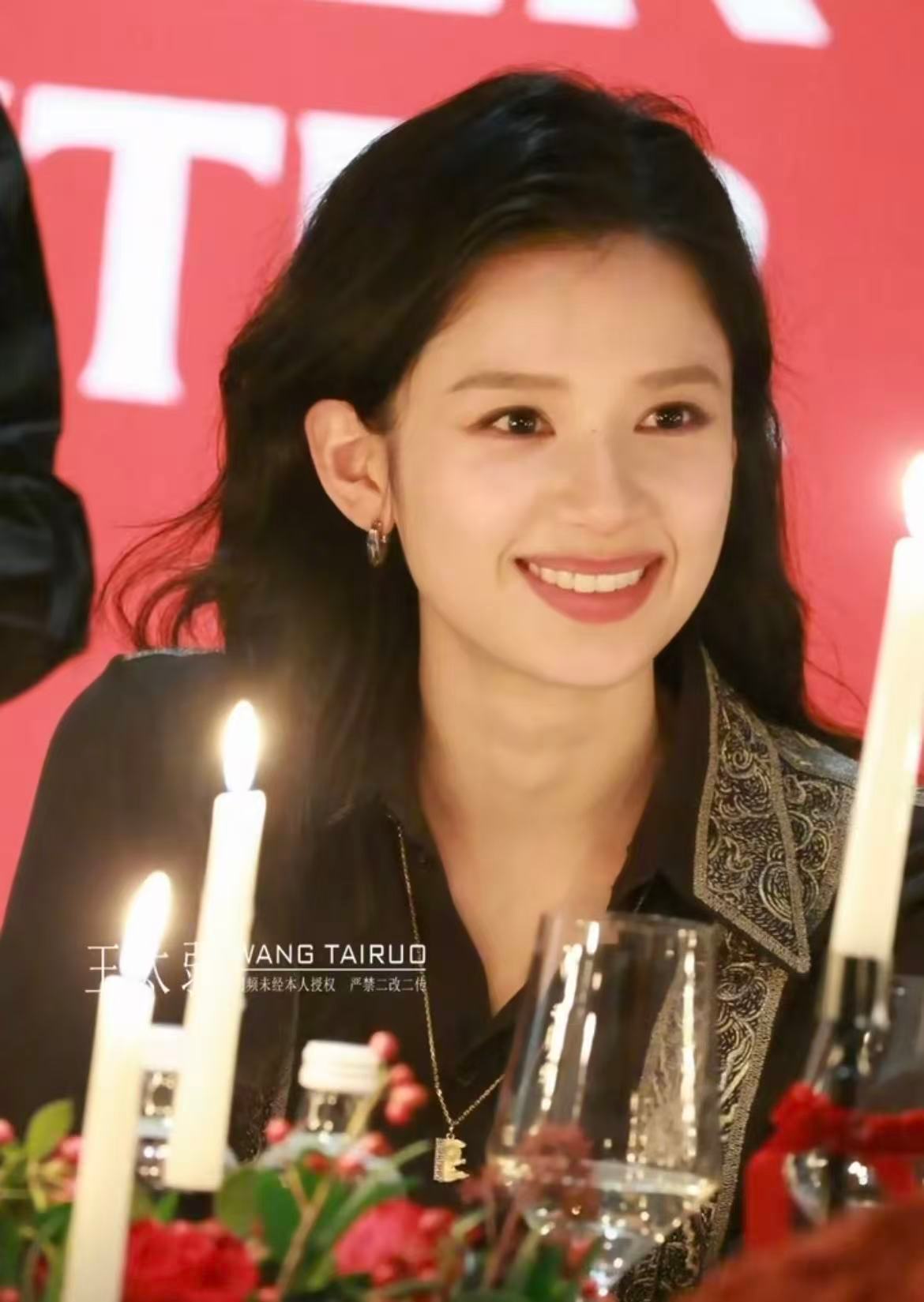 晚宴上的张婧仪 小说第几章宝子们，晚宴上的张婧仪美得让我惊叹！她那矜贵又大气的气