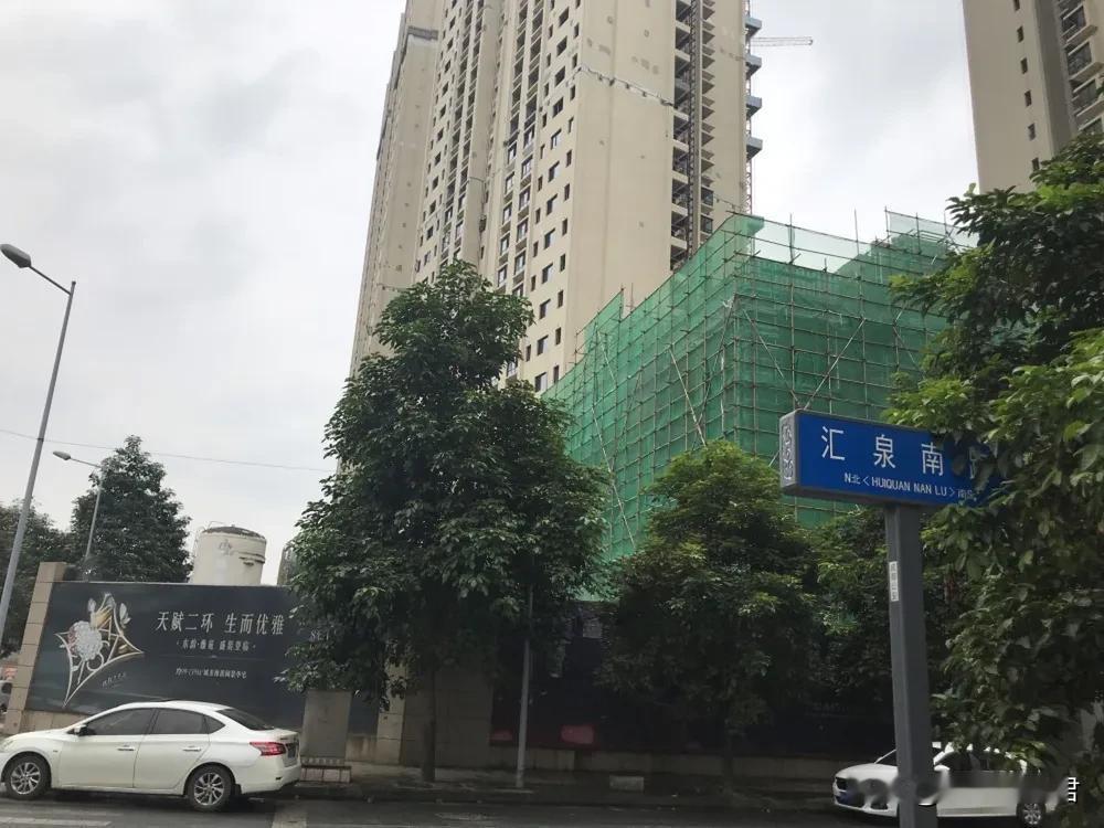 物业费贵，服务还不行怎么办？来看良心处理方案：

锦江区汇泉南街58号东韵雅苑一