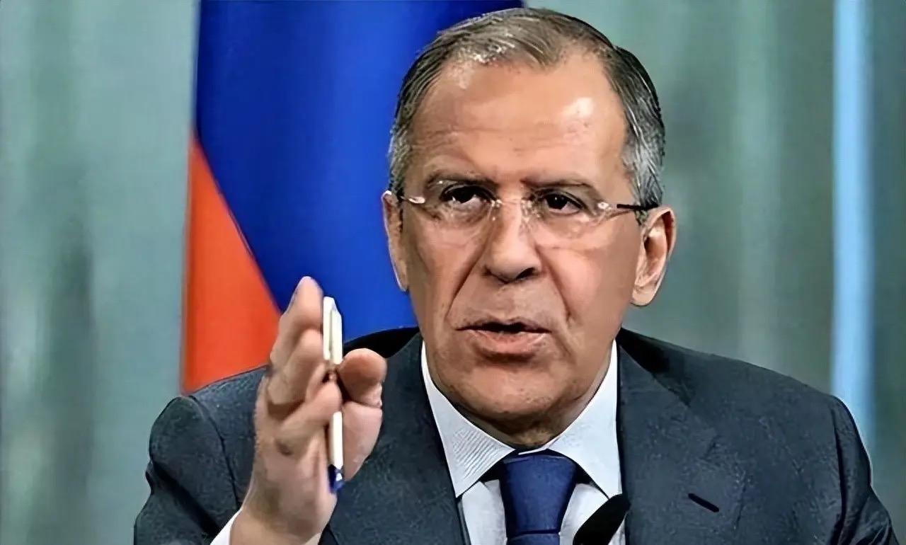 同样是发起军事行动，俄罗斯人认为自己是合理的正义的，而美国是非法的邪恶的。

俄