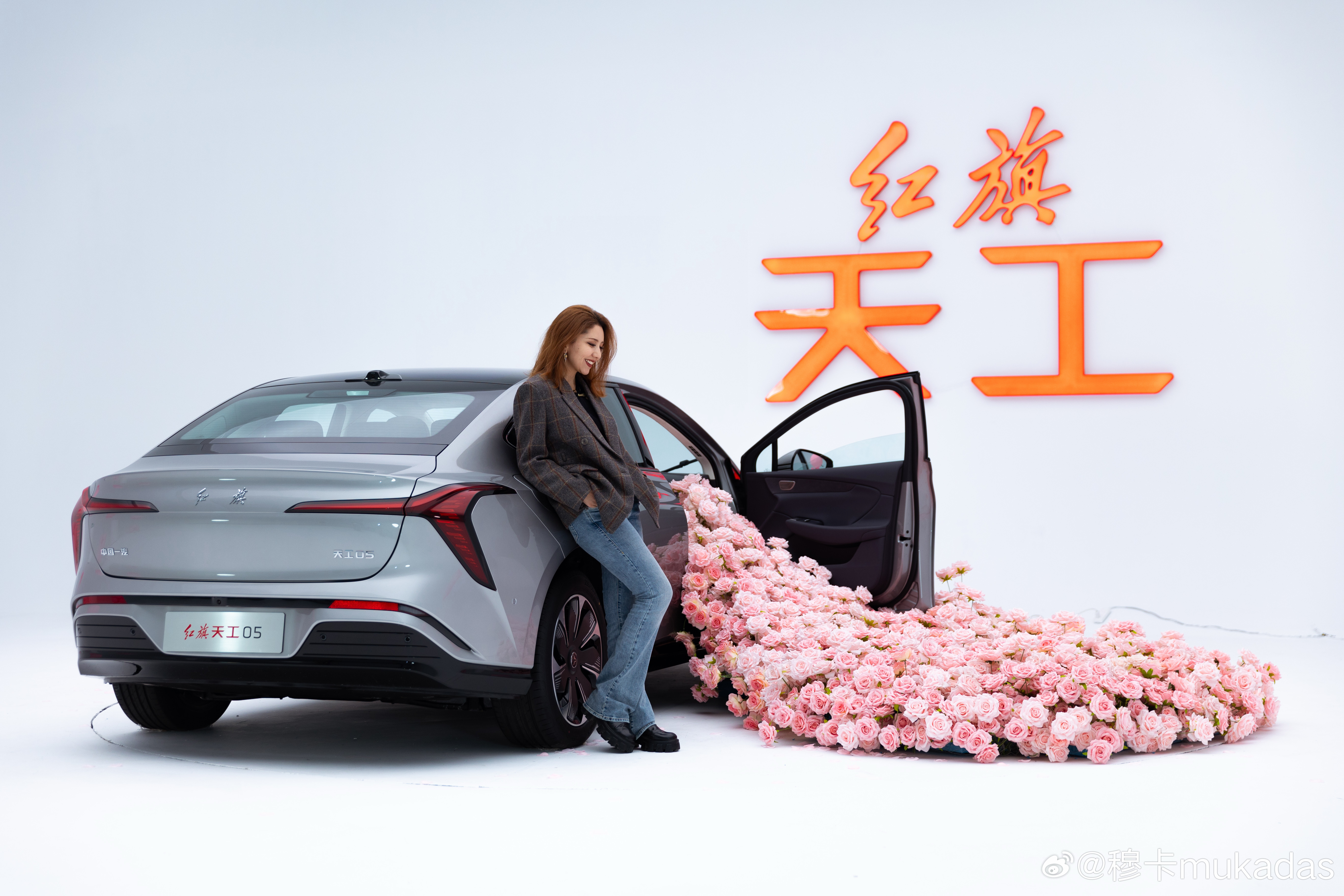 这个世界，总在定义什么是“出色”而我，更喜欢自定义的出色或许，它没那么耀眼但依旧