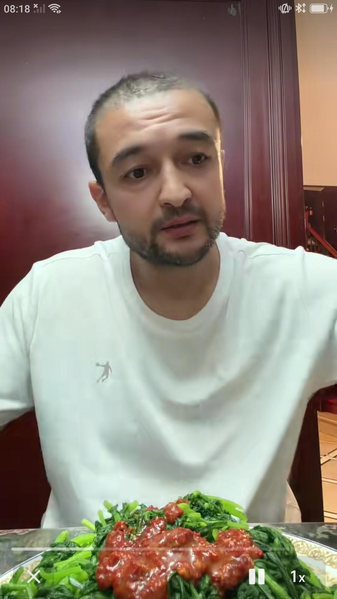 【前新疆男篮名将西热力江开启直播，在直播间与球迷分享减肥秘诀。】西热力江说:我最