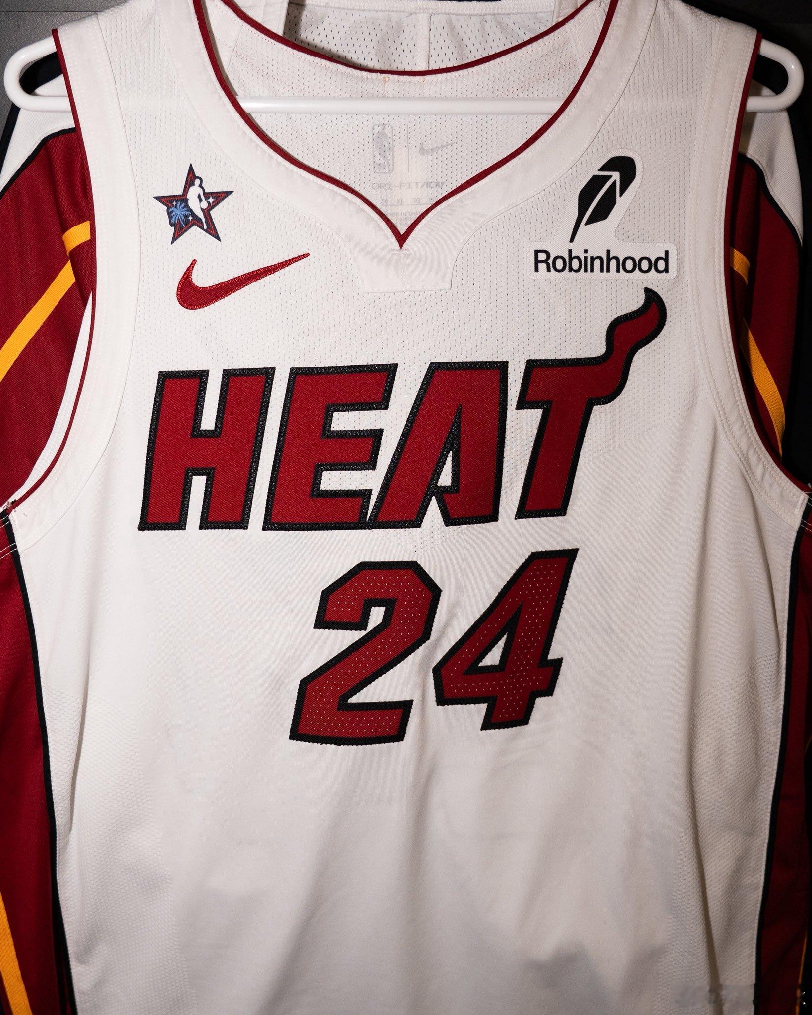 鲍威尔的球衣上已经贴上了全明星补丁！恭喜！2026nba全明星鲍威尔首次入选全明