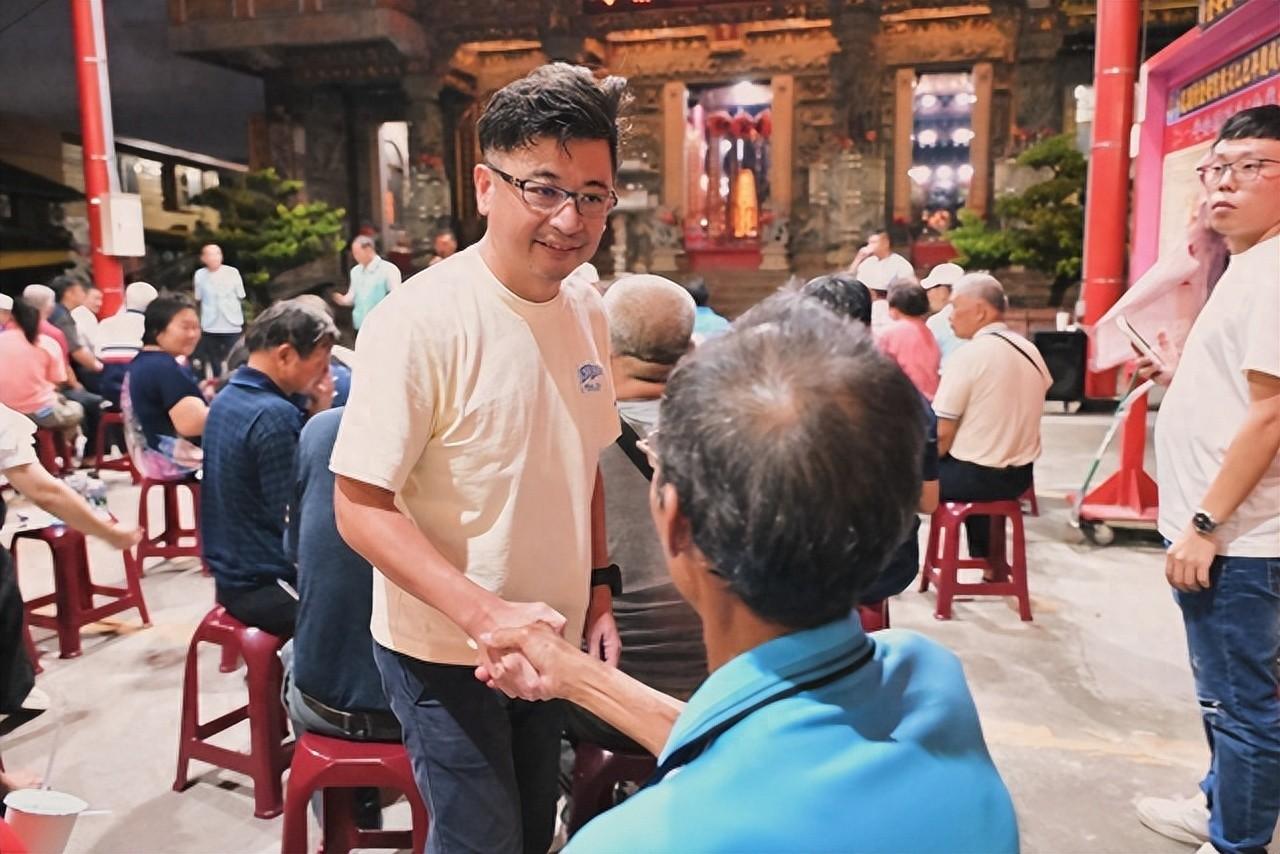 彰化县议长谢典霖今年6月在县议会举办餐会，遭检举“请吃选举饭”疑为国民党籍溪湖镇