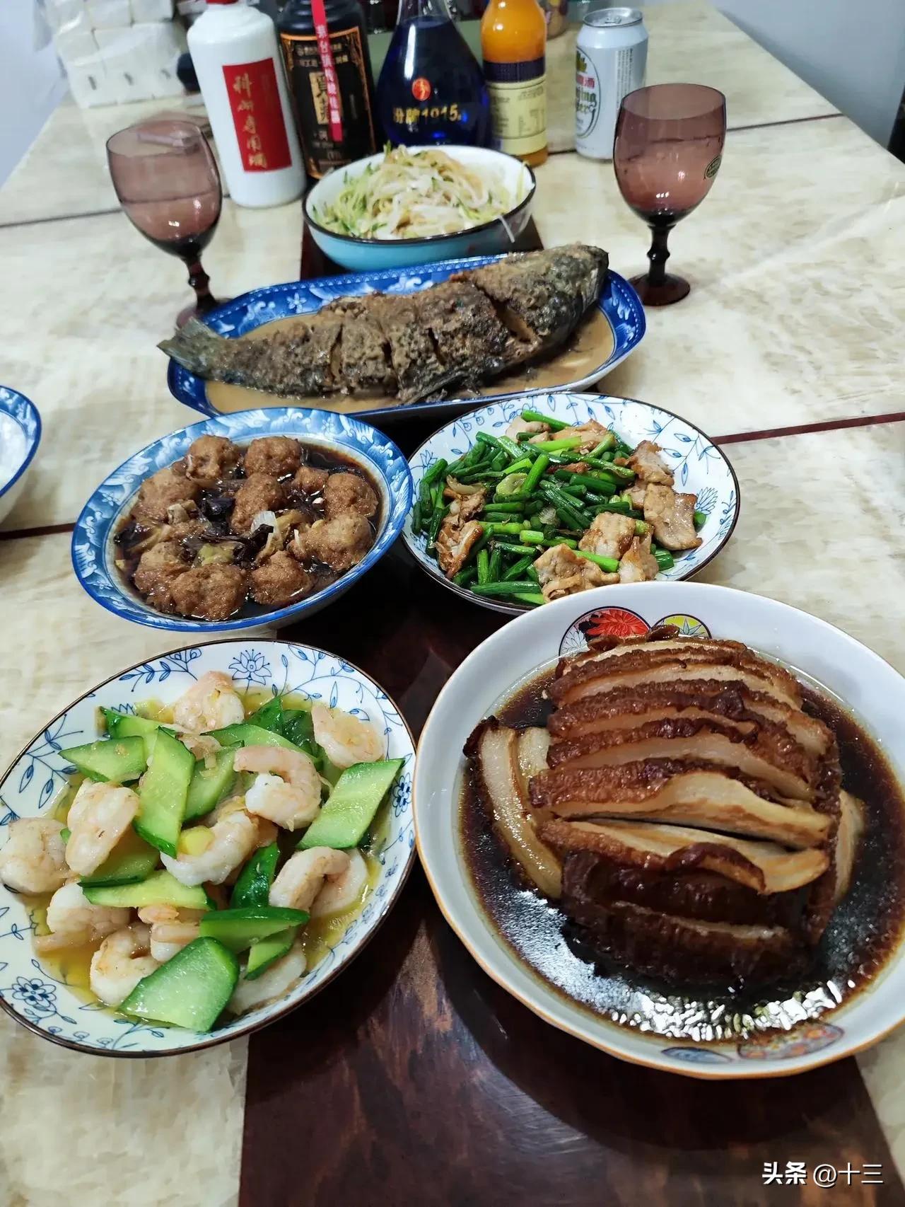 我最不喜欢做饭了！而且这个活做墨迹，早餐完事准备午餐，午餐完事还有早餐。我有时图