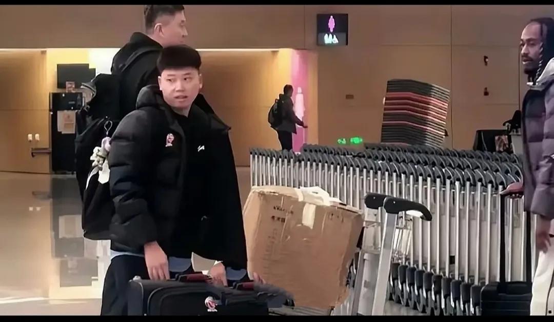 广东队兵发新疆，开启CBA第二阶段首场之旅。明晚八点，广东客场VS新疆。
参加全