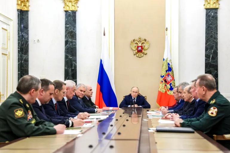 特朗普在宣布美国可能开启核试验之后，俄乌冲突好像走上了“钢丝绳”，普京立即给予回