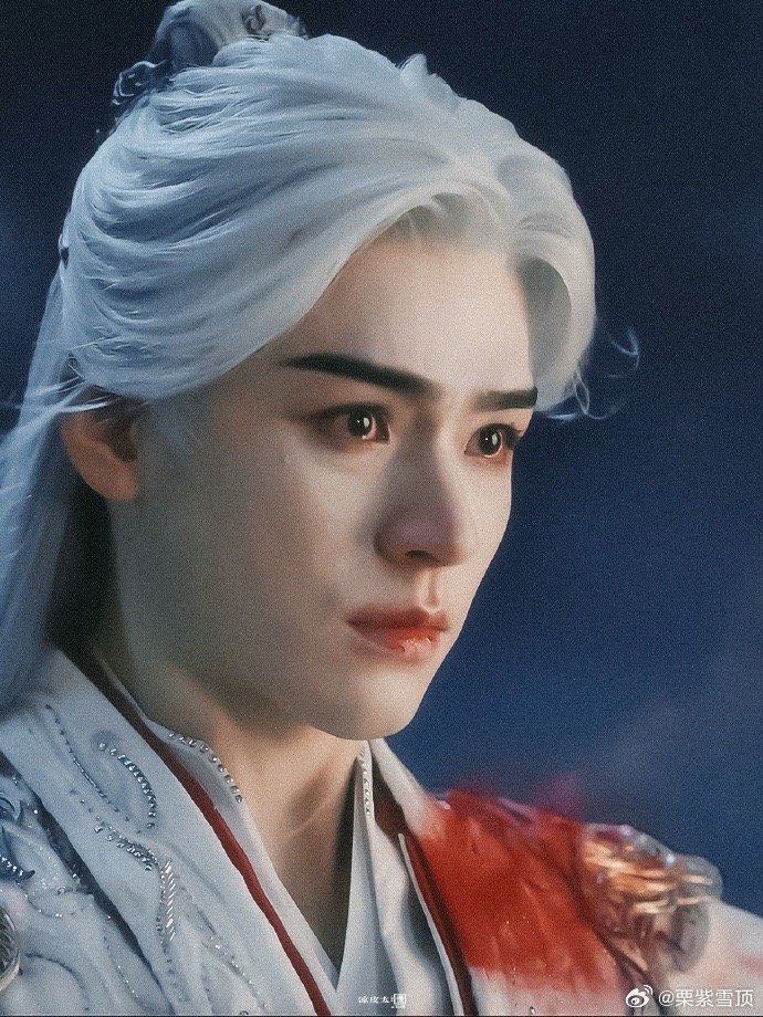 找不到龚俊这段的退出键了本来以为我最喜欢苏暮雨的黑衣，结果白衣一出来我直接又爱上