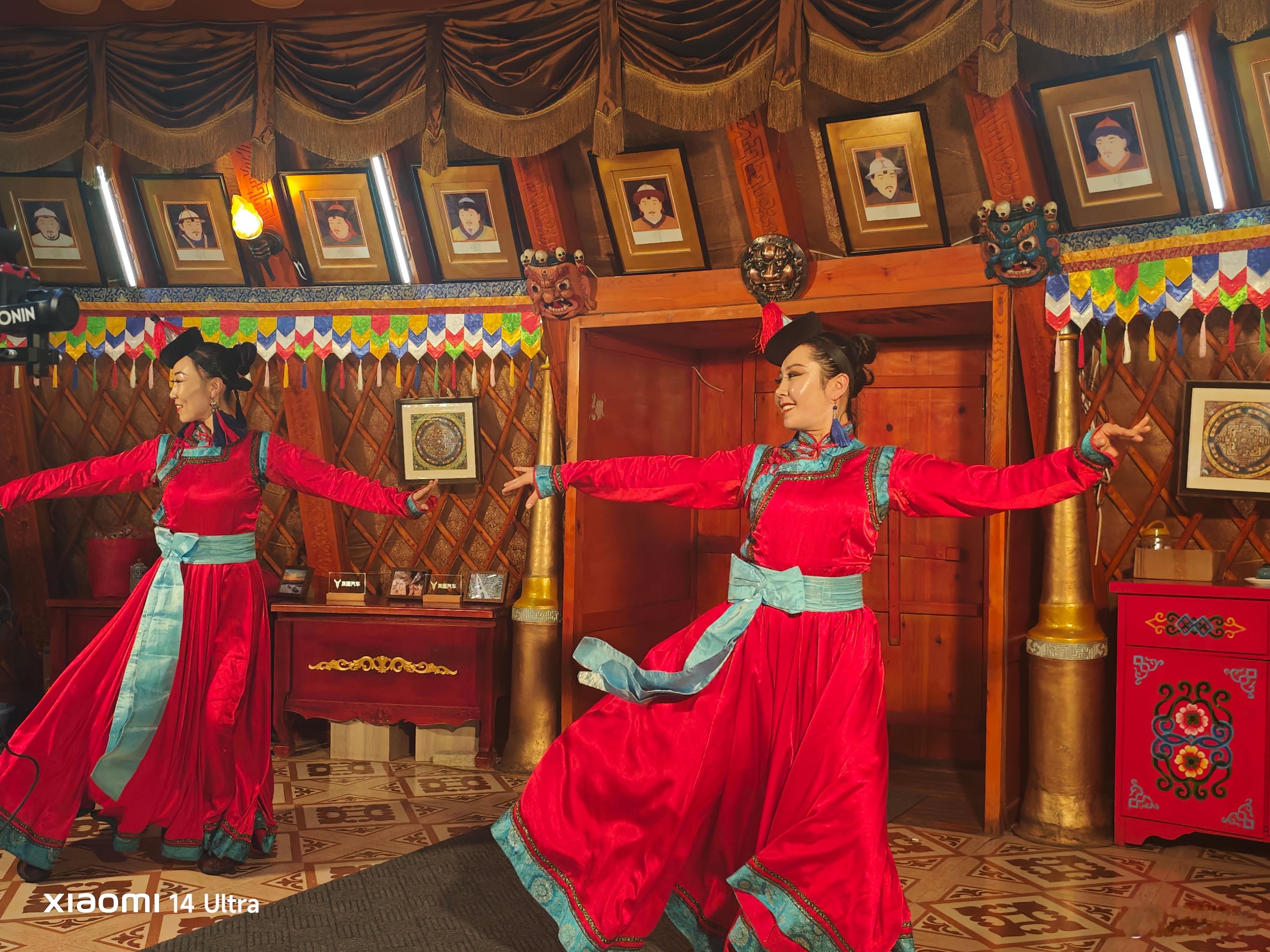 感受到了内蒙古的热情。当然也少不了本地美食烤全羊~ 赤峰·乌兰布统景区