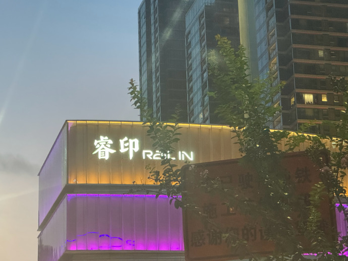 请快速把这两个字读三遍。 读完了吗？那我接一句：希望听到你说Hi ~ ​ ​​​