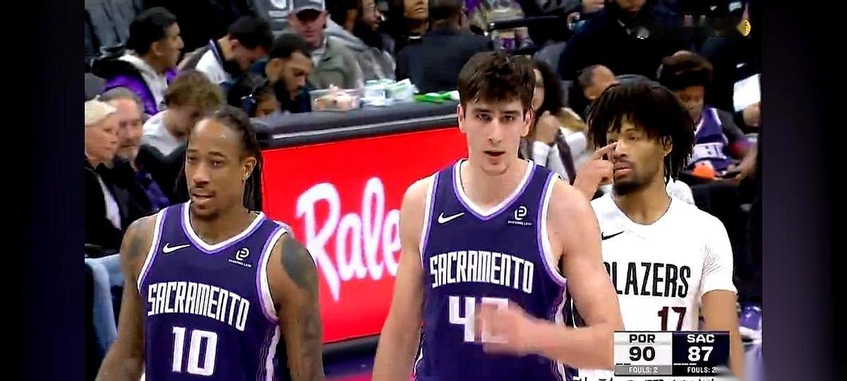 真的，就差一口气，最后那几分钟我看得心都揪起来了。
威少爷啊，你真是把自个儿当牲