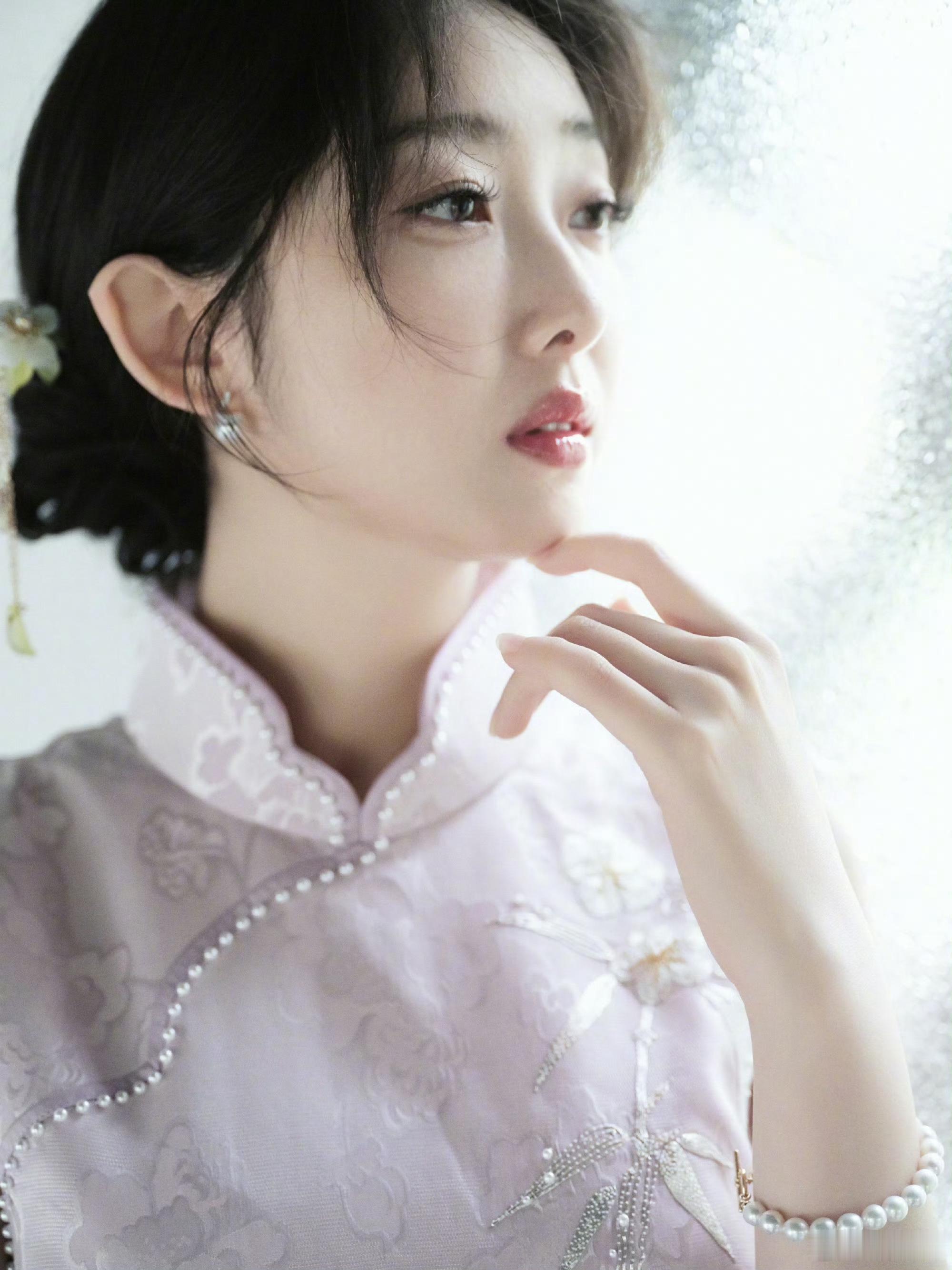 蒋梦婕回应恋情蒋梦婕工作室回应恋情蒋梦婕与一男子聚餐后一同回家，疑似恋情曝光，引