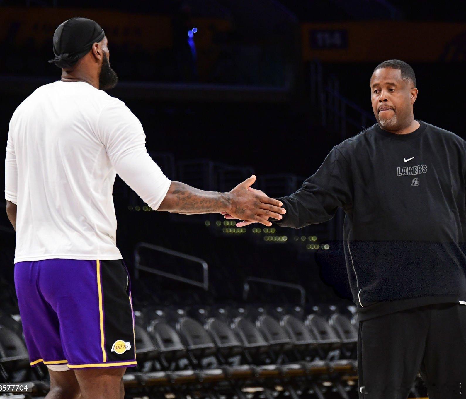 Dan Woike：达蒙-琼斯今天早上涉嫌非法体育赌博被捕，因为他和詹姆斯的工作