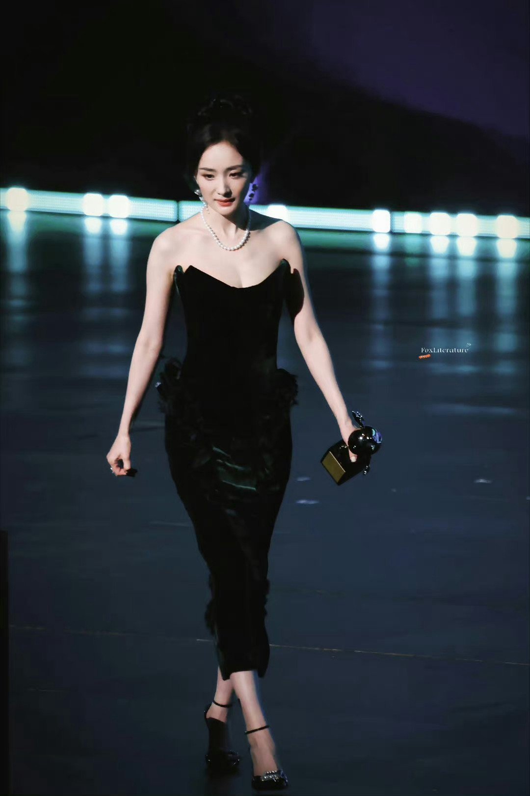 杨幂杨幂 ym杨幂哈尔滨一九四四 ym杨幂没有一顿火锅解决不了的事“如果思念有声