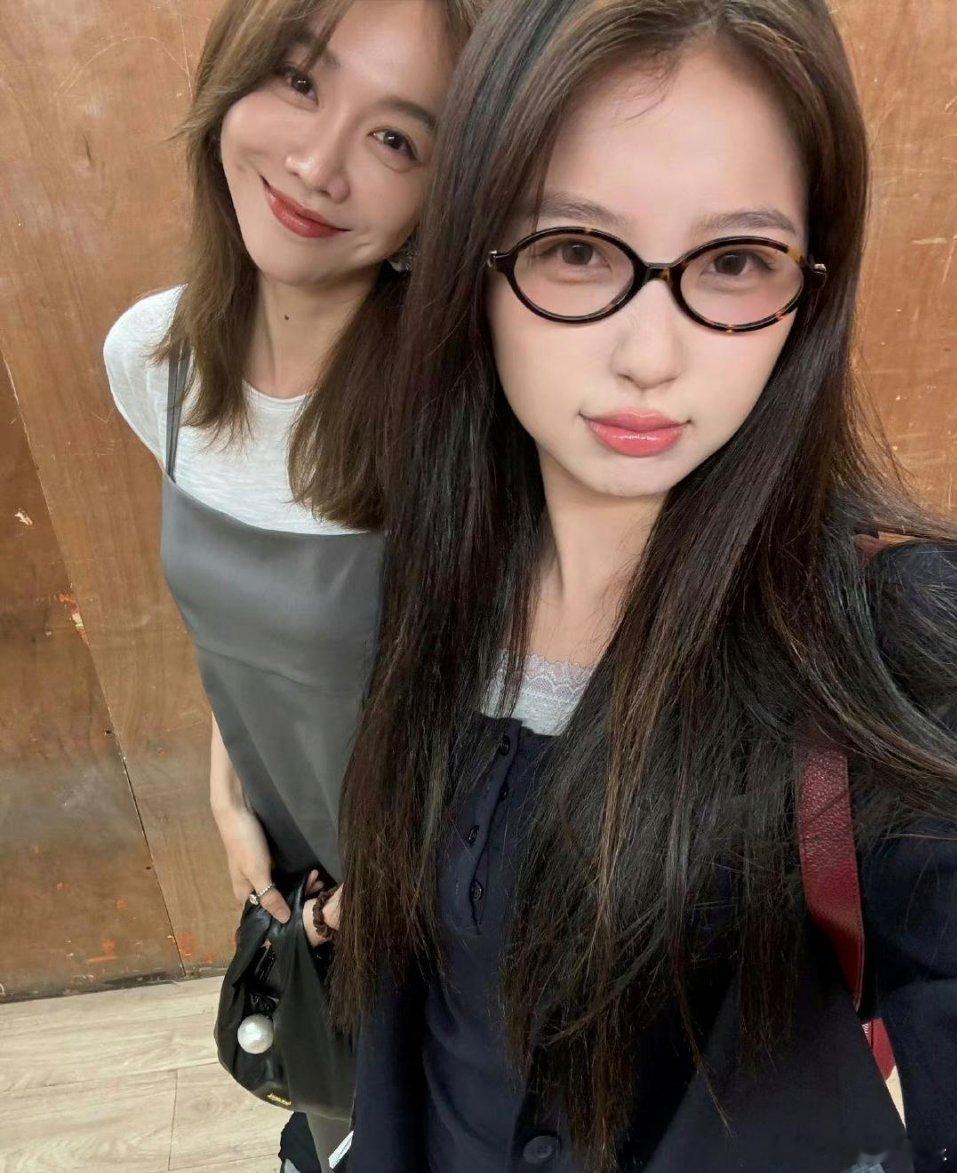 虞书欣姜妍两位时尚美女真的好养眼！ ​​​