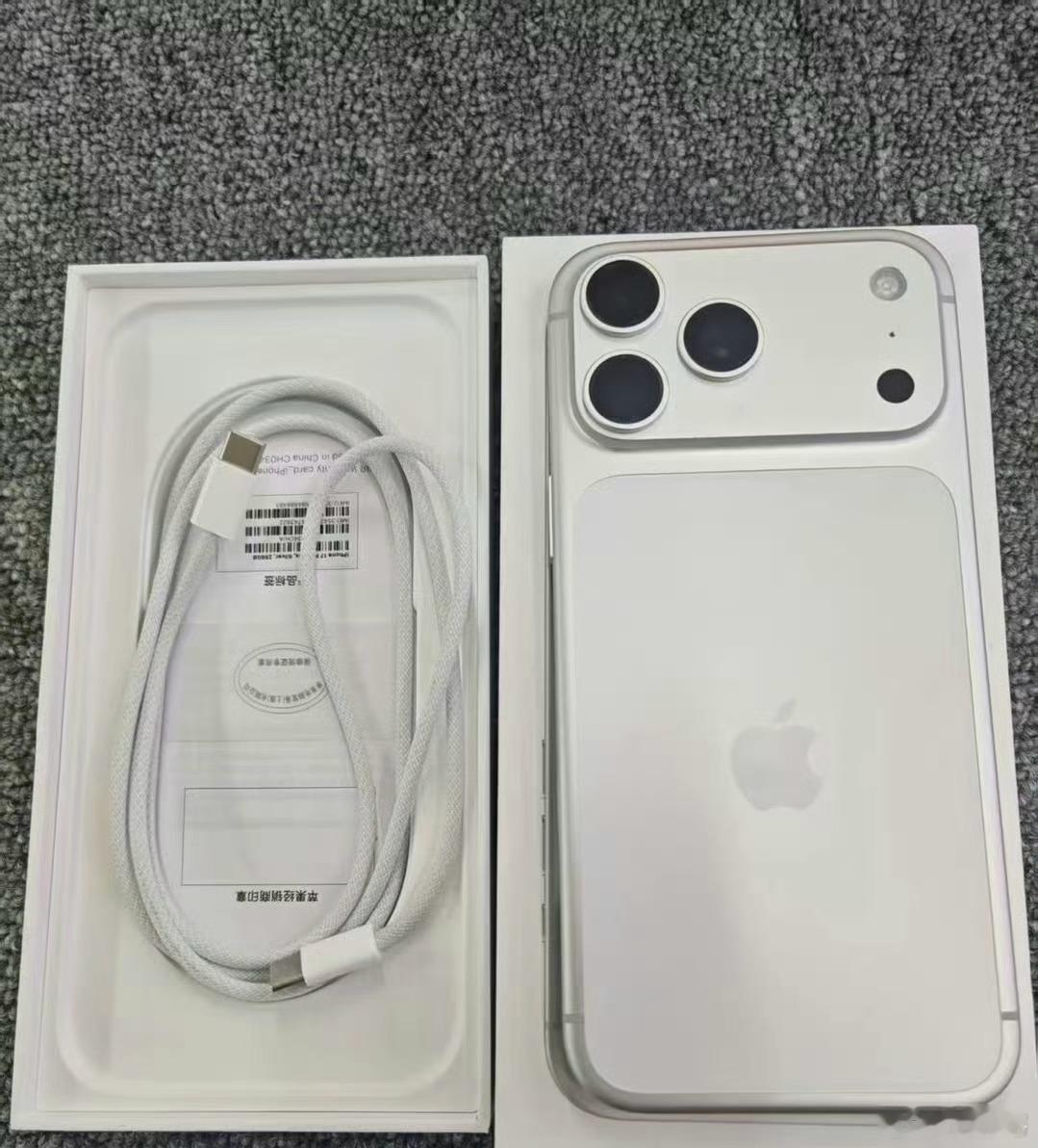 iPhone17或率先涨价降价的时候已经入手了，突然就香了。 